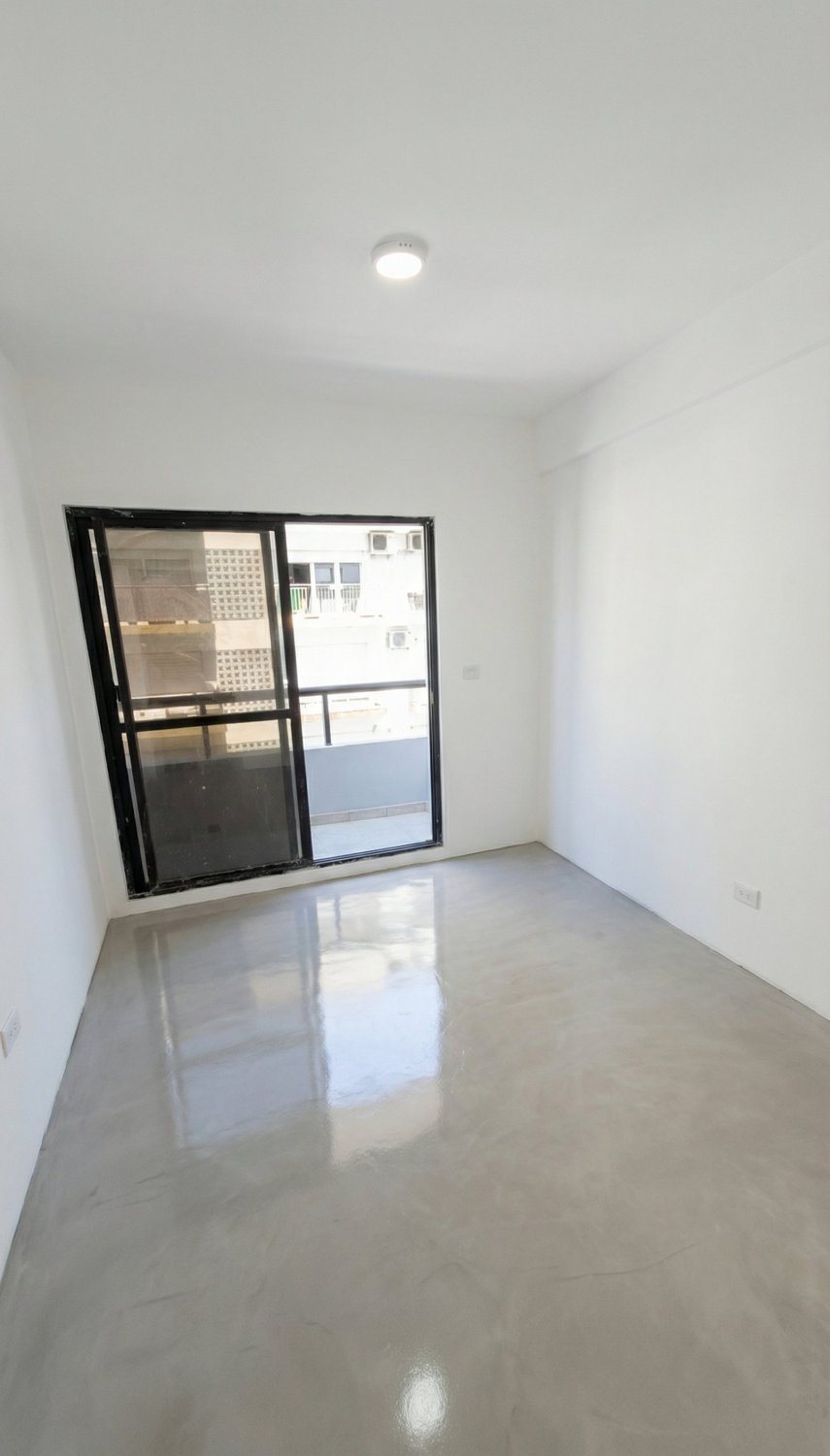 Después · Dormitorio con balcón